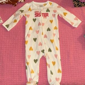 5 / $20 💖
6 to 9 month baby Footy pajamas, Carter, fleece ￼ onesie